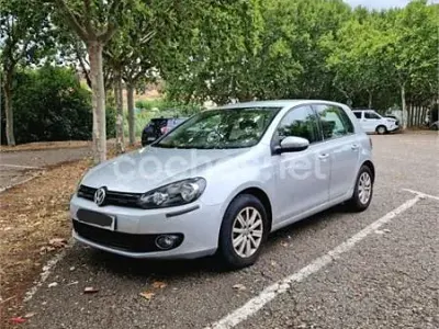 Usado VW Golf VII Advance 105 CV (77 kW) 2012 Gris / plata Berlina