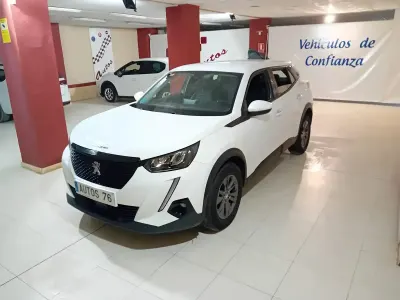 Usado Peugeot 2008 Active 110 CV (80 kW) 2021 Blanco SUV