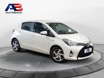 Usado Toyota Yaris Hybrid Active 100 CV (73 kW) 2015 Blanco Berlina