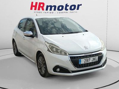 Usado Peugeot 208 Allure 99 CV (72 kW) 2015 Blanco Utilitario