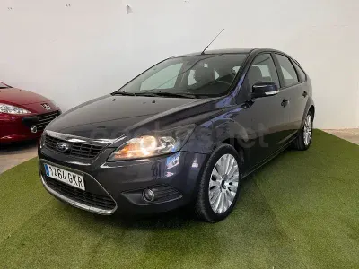 Usado Ford Focus Titanium 109 CV (80 kW) 2009 Gris / plata Berlina