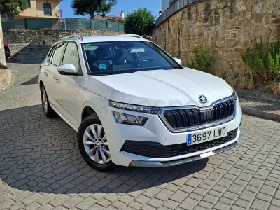 Usado Skoda Kamiq Style 110 CV (80 kW) 2022 Blanco SUV