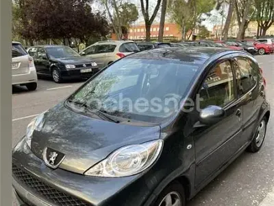 Usado Peugeot 107 68 CV (50 kW) 2009 Gris / plata Utilitario