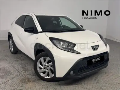 Usado Toyota Aygo X Play 72 CV (52 kW) 2025 Blanco SUV