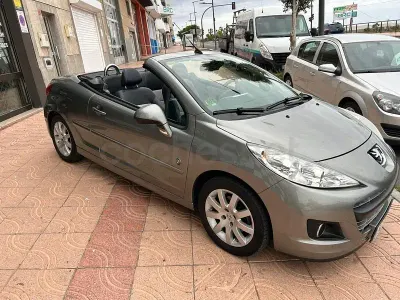 Usado Peugeot 207 CC 120 CV (88 kW) 2010 Gris / plata Descapotable