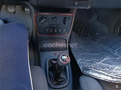 Usado VW Polo Trendline 75 CV (55 kW) 2001 Gris / plata Berlina