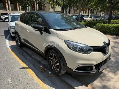 Usado Renault Captur Intens 90 CV (66 kW) 2014 Beige SUV