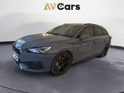 Usado Cupra Leon 190 CV (139 kW) 2024 Gris / plata Familiar
