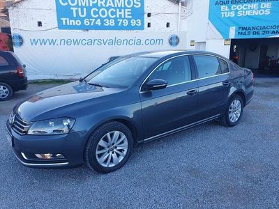 Usado VW Passat 105 CV (77 kW) 2011 Gris Berlina
