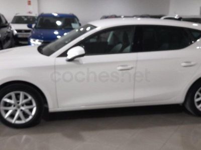 Usado Seat Leon Style 115 CV (84 kW) 2022 Blanco Berlina