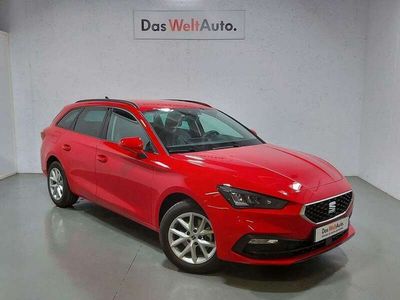 Usado Seat Leon ST Style 110 CV (80 kW) 2022 Color rojo Familiar