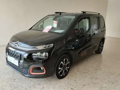 Usado Citroën Berlingo Shine 102 CV (75 kW) 2019 Negro Monovolumen