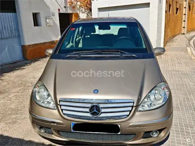 Usado Mercedes A180 Elegance 109 CV (80 kW) 2005 Beige Monovolumen