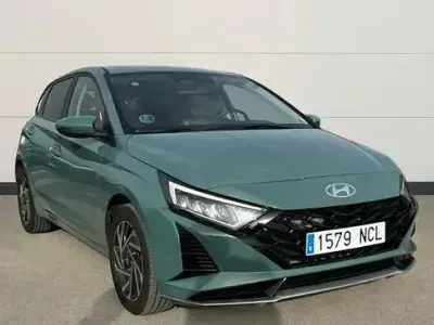 Usado Hyundai i20 100 CV (73 kW) 2025 Verde Utilitario