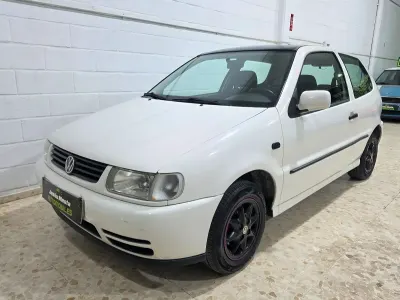 Usado VW Polo Conceptline 50 CV (36 kW) 1999 Blanco Utilitario