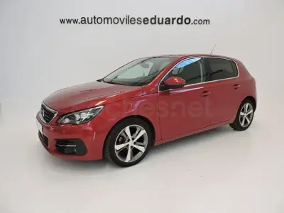 Usado Peugeot 308 Allure 100 CV (73 kW) 2018 Rojo Berlina