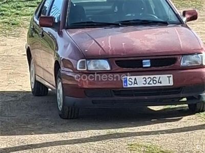 Usado Seat Cordoba 64 CV (47 kW) 1998 Granate Berlina