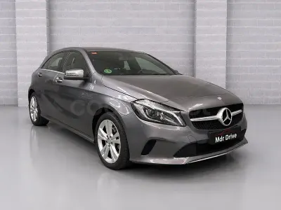Usado Mercedes A200 Style 136 CV (100 kW) 2016 Gris / plata Utilitario