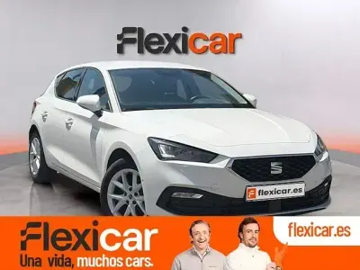 Usado Seat Leon Style 130 CV (95 kW) 2023 Blanco Familiar