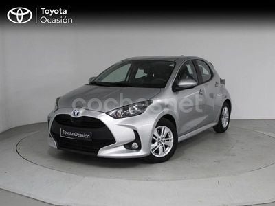 Gris / plata Usado 2022 Toyota Yaris Hybrid Business Edition Berlina | 17.990 € (Precio justo)