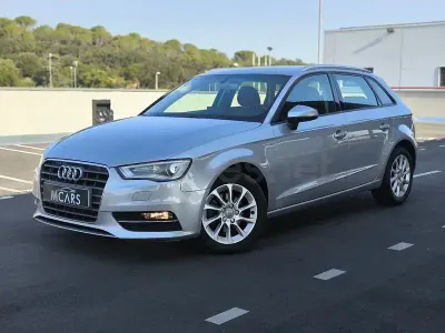 Usado Audi A3 Attraction 110 CV (80 kW) 2016 Gris / plata Berlina