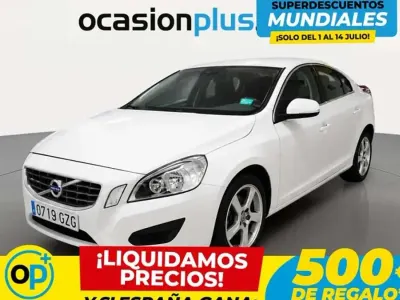 Usado Volvo S60 Momentum 163 CV (119 kW) 2010 Blanco Berlina
