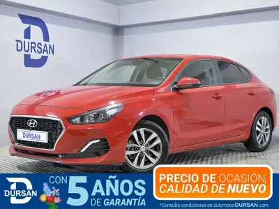 Usado Hyundai i30 120 HP (88 kW) 2020 Vermelho Sedan