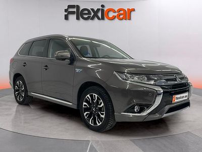 Usado Mitsubishi Outlander P-HEV 203 CV (149 kW) 2017 Marrón SUV