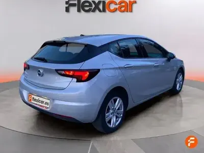 Usado Opel Astra GS Line 130 CV (95 kW) 2020 Gris / plata Berlina
