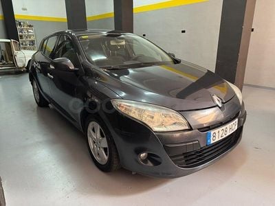 Usado Renault Mégane Dynamique 130 CV (95 kW) 2011 Gris / plata Berlina