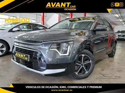 Usado Kia Niro 141 CV (103 kW) 2024 Gris / plata SUV