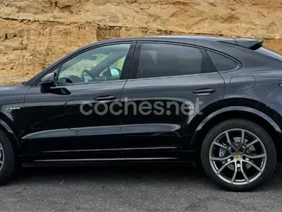 Usado Porsche Cayenne E-Hybrid Coupe Platinum Edition 462 CV (339 kW) 2021 Negro SUV