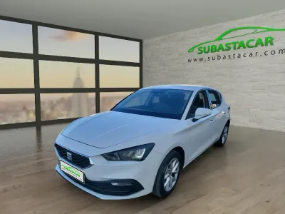 Usado Seat Leon Style 130 CV (95 kW) 2022 Blanco