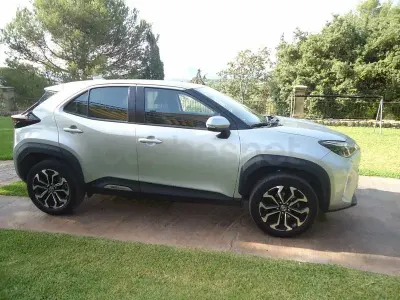 Usado Toyota Yaris Cross Active 116 CV (85 kW) 2022 Gris / plata SUV