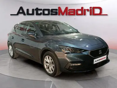 Usado Seat Leon Style 150 CV (110 kW) 2022 Gris / plata Berlina