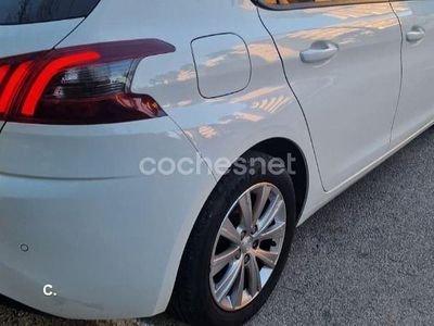 Usado Peugeot 308 Business-Line 130 CV (95 kW) 2019 Blanco Berlina