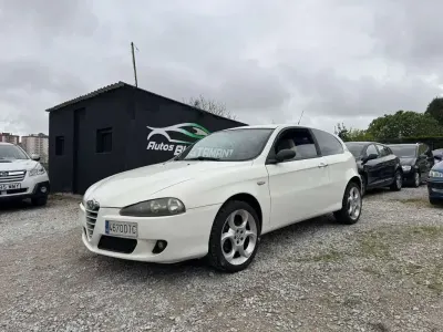 Usado Alfa Romeo 147 Distinctive 105 CV (77 kW) 2005 Blanco Utilitario