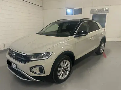 Usado VW T-Roc Life 110 CV (80 kW) 2022 Beige SUV