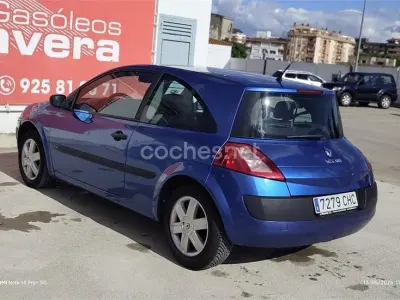 Usado Renault Mégane II Dynamique 98 HP (72 kW) 2003 Azul Sedan