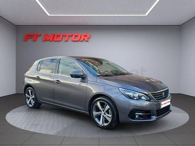 Usado Peugeot 308 Allure 120 CV (88 kW) 2018 Gris / plata Berlina