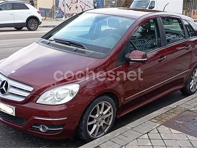 Usado Mercedes B180 Sport Edition 109 CV (80 kW) 2012 Granate Monovolumen