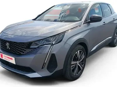 Usado Peugeot 3008 Allure 131 CV (96 kW) 2024 Gris SUV