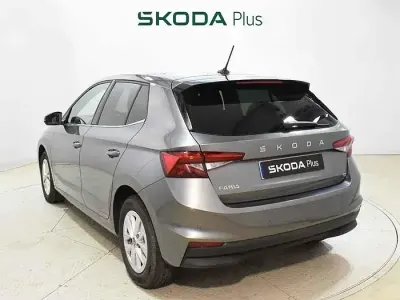 Usado Skoda Fabia Selection 115 CV (84 kW) 2025 Gris Utilitario