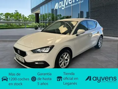 Usado Seat Leon Style 110 CV (80 kW) 2022 Blanco Berlina