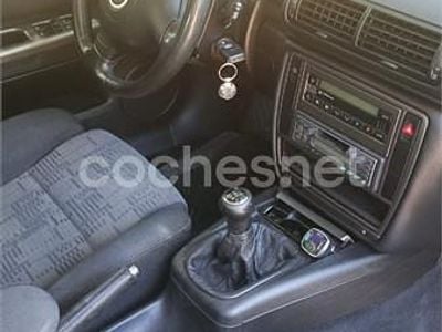 Rojo Usado 2000 VW Passat Trendline Berlina | 1600 €