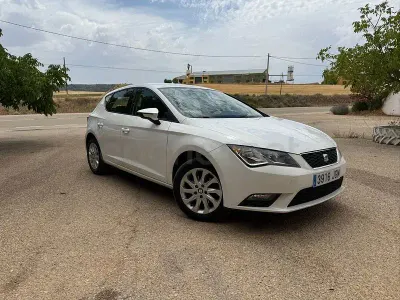 Usado Seat Leon Style 110 CV (80 kW) 2015 Blanco Berlina