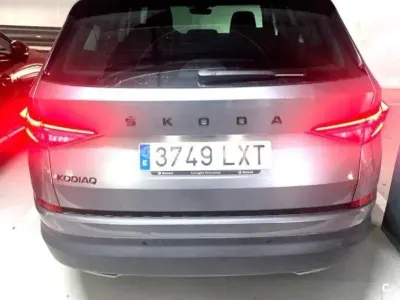 Usado Skoda Kodiaq Ambition 150 CV (110 kW) 2022 Gris / plata SUV