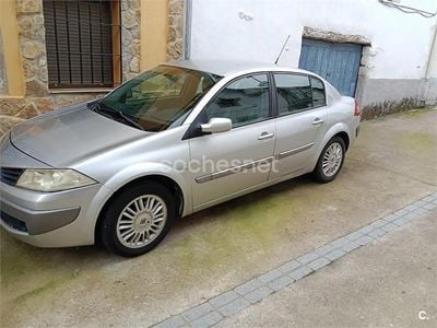 Gris / plata Usado 2006 Renault Mégane II Dynamique Berlina | 2000 € (Buen precio)