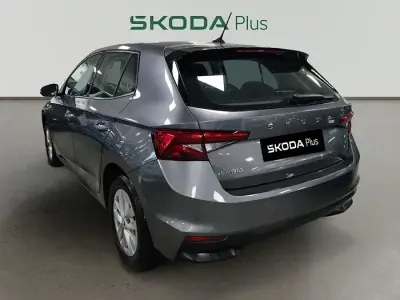 Usado Skoda Fabia Ambition 80 CV (58 kW) 2023 Gris / plata Utilitario