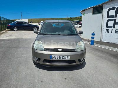 Marrón Usado 2003 Ford Fiesta Ghia Berlina | 1999 € (Caro)